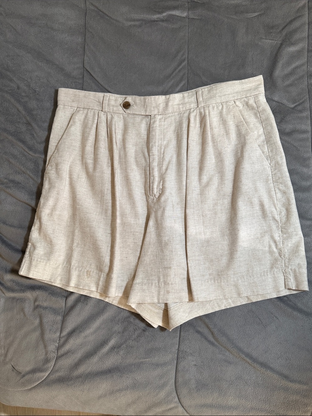 Banana Republic women’s Beige Linen-Blend pleated Front Shorts Sz 16